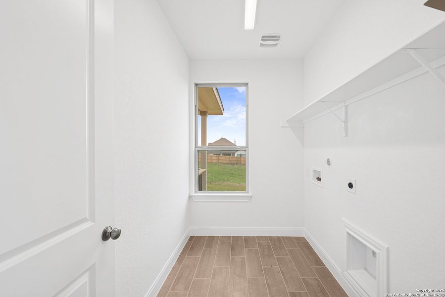 Spacious, unfurnished interior of a new home in Everly Estates, San Antonio (Image 17).