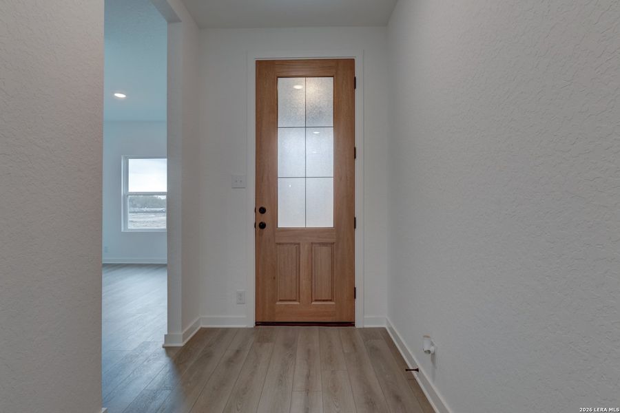 Spacious, unfurnished interior of a new home in Nopal Valley, San Antonio (Image 32).