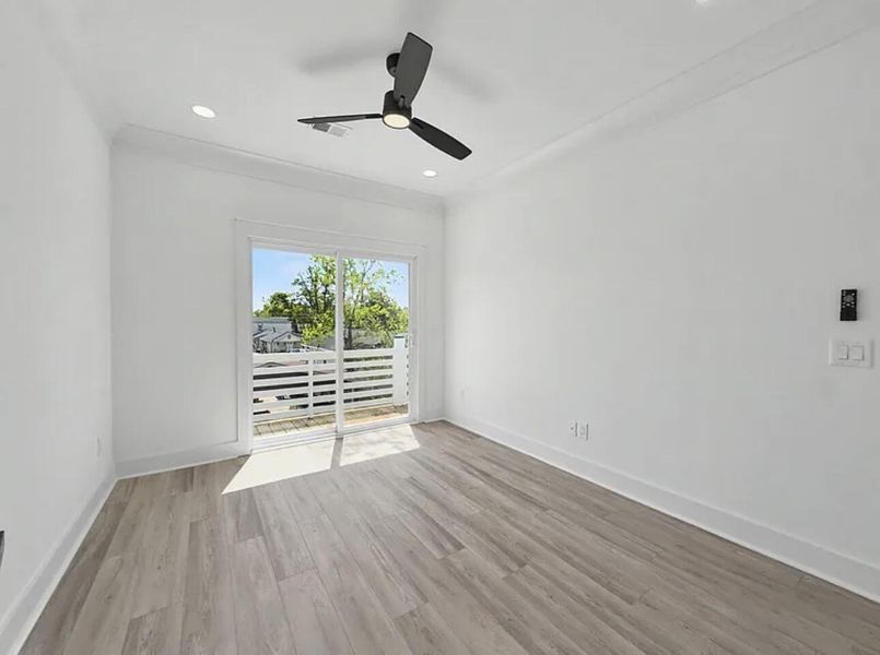 Spacious, unfurnished interior of a new home in , North Charleston (Image 38).