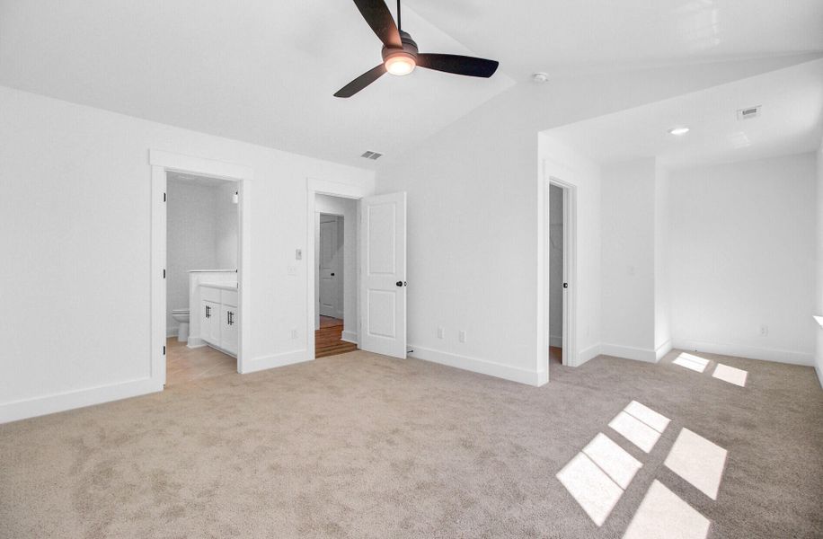 Spacious, unfurnished interior of a new home in , Charleston (Image 22).