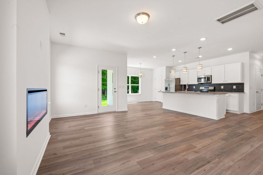 Spacious, unfurnished interior of a new home in Jackson Hills, Clarksville (Image 25).