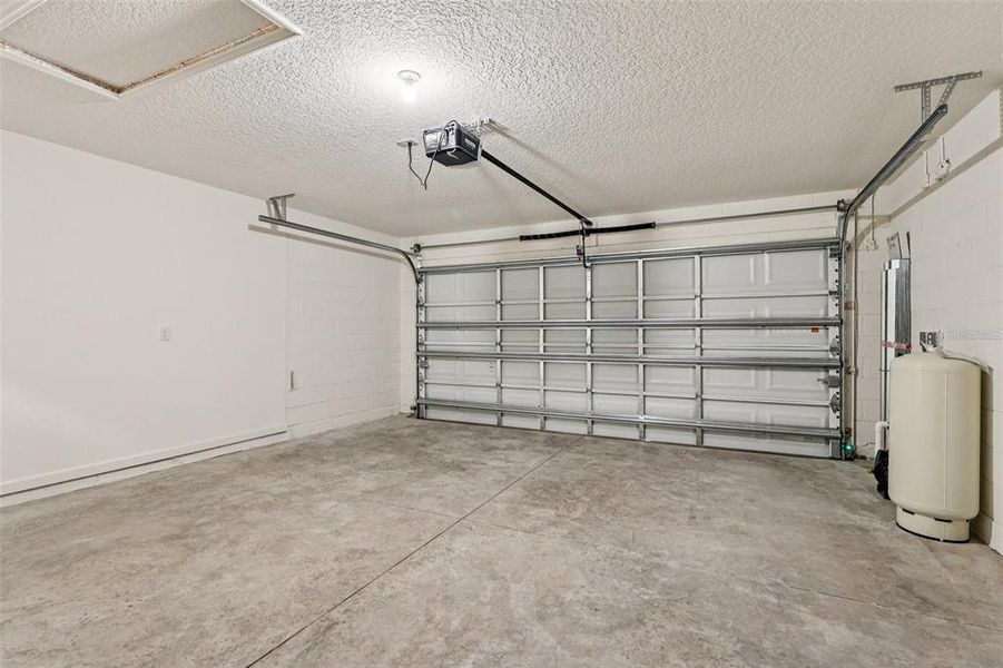 Spacious, unfurnished interior of a new home in Palm Bay Classic, Palm Bay (Image 30).