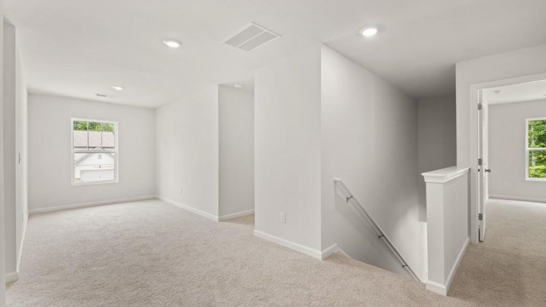 Spacious, unfurnished interior of a new home in Fairhaven, Lithia Springs (Image 15).