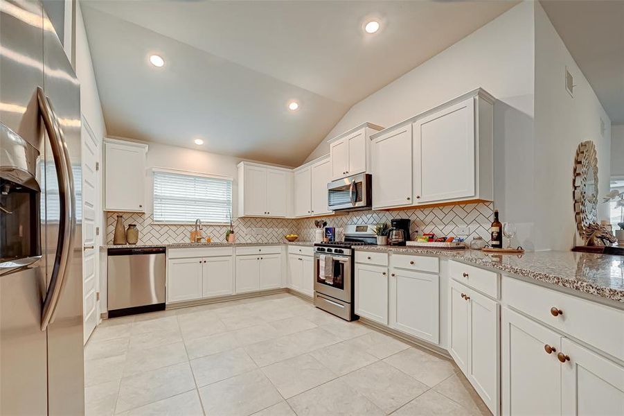 Furnished interior view inside a new home in Lago Mar, Texas City (Image 17).