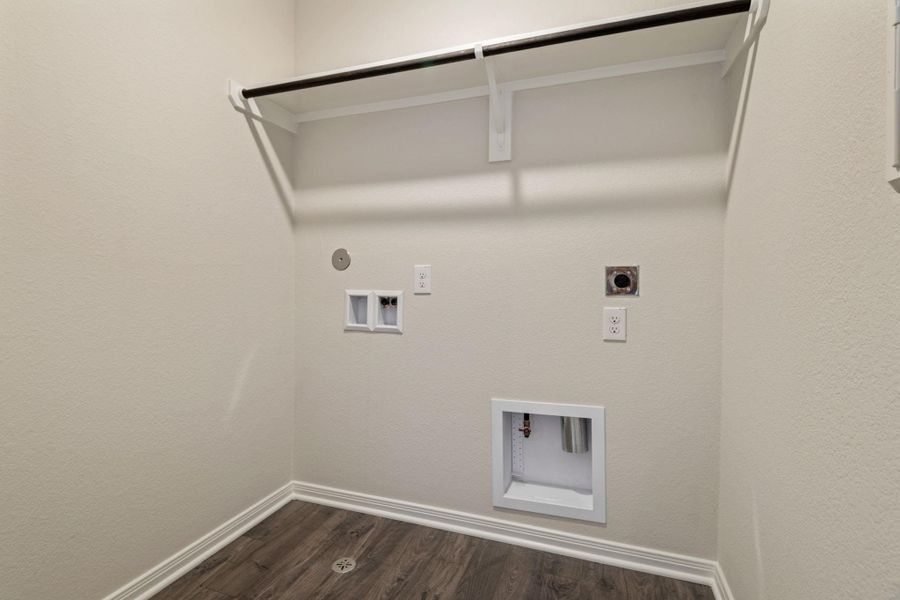 Spacious, unfurnished interior of a new home in Sweetwater Ridge, Conroe (Image 17).