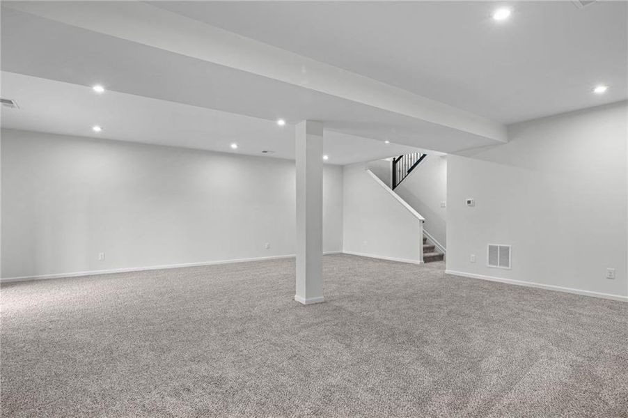 Spacious, unfurnished interior of a new home in Laurel Farms, Dallas (Image 34).