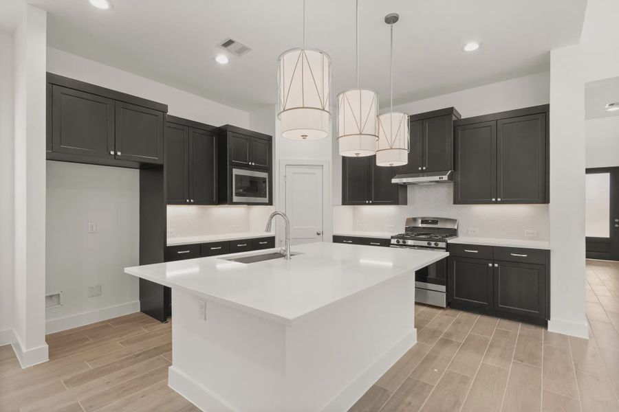 Representative furnished interior of a home built from the St Andrews by Chesmar Homes in Riceland Alley Loads, Mont Belvieu (Image 17).
