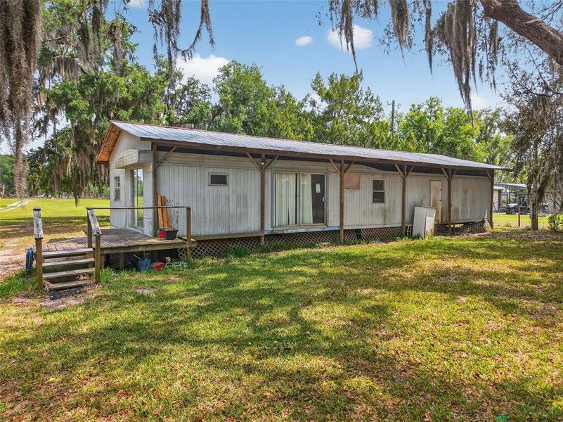 Exterior details and patio area of a home in , Groveland (Image 19).