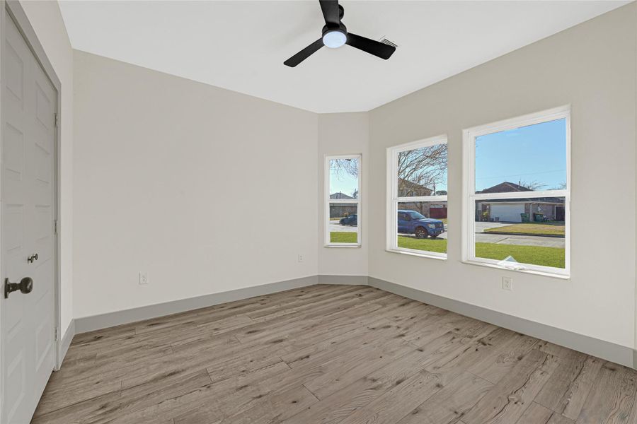 Spacious, unfurnished interior of a new home in , La Marque (Image 21).