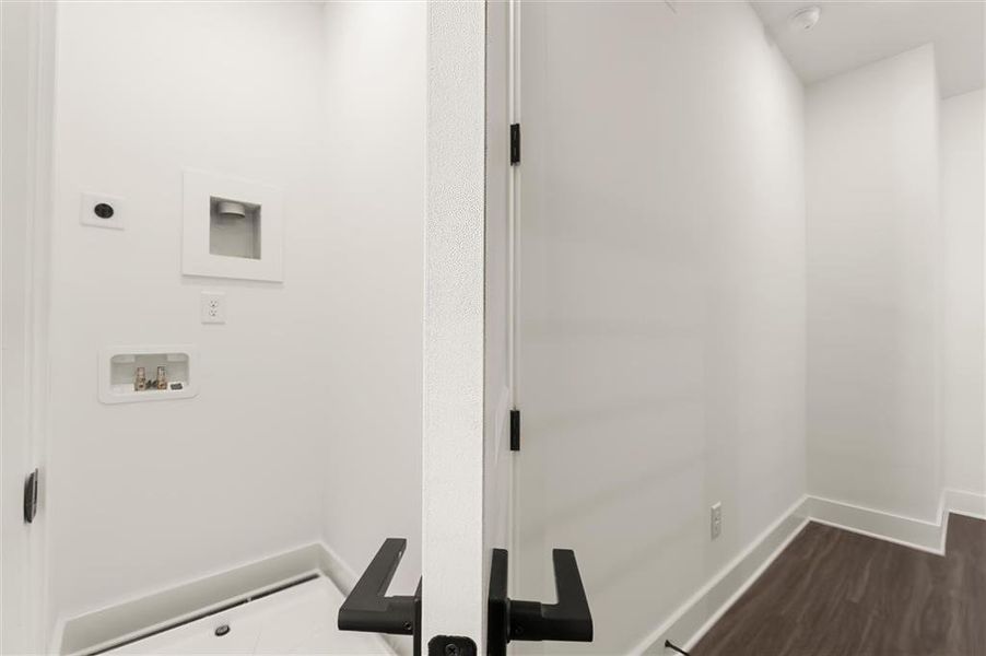 Spacious, unfurnished interior of a new home in , Alpharetta (Image 31).