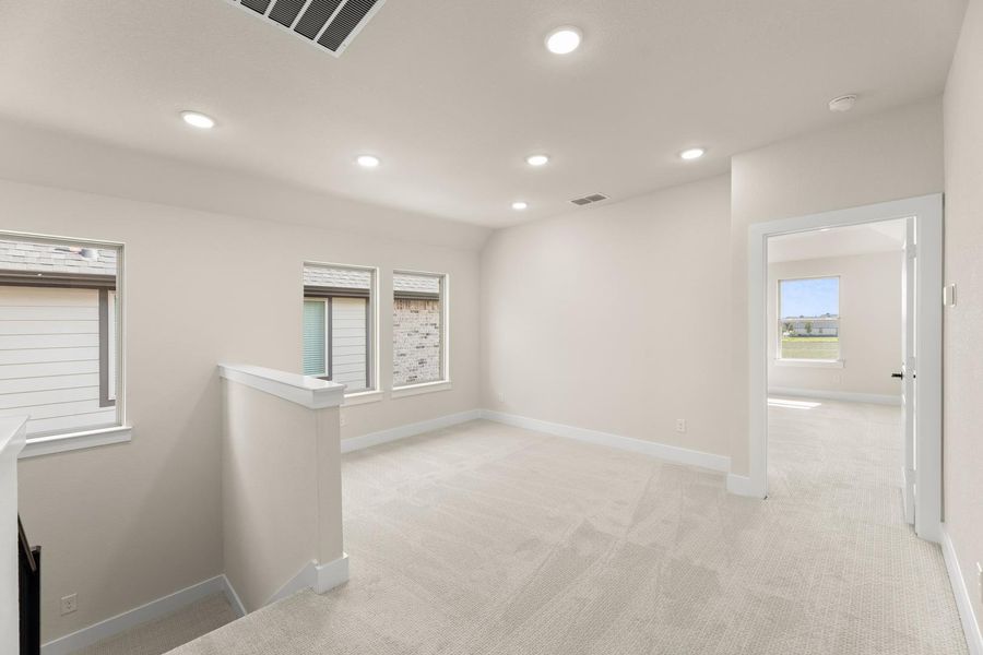 Spacious, unfurnished interior of a new home in Garden Collection at Union Park, Little Elm (Image 16).