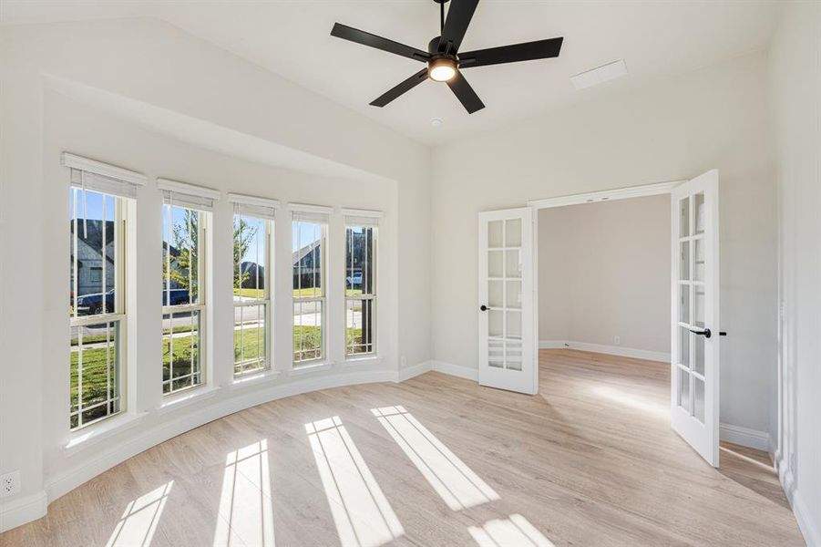 Spacious, unfurnished interior of a new home in Coyote Crossing, Godley (Image 31).