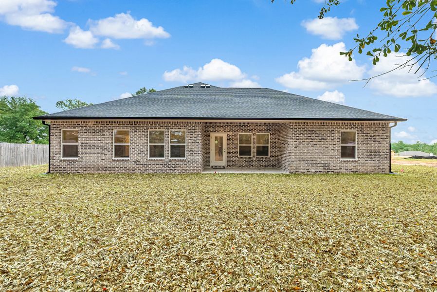 Exterior details and patio area of a home in , Crestview (Image 3).