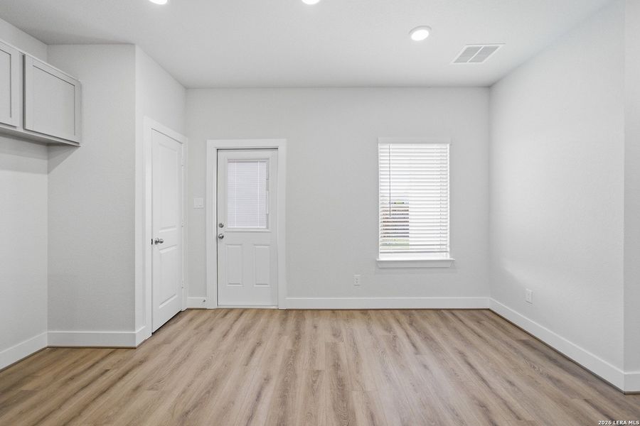 Spacious, unfurnished interior of a new home in Mesa Vista, Von Ormy (Image 24).