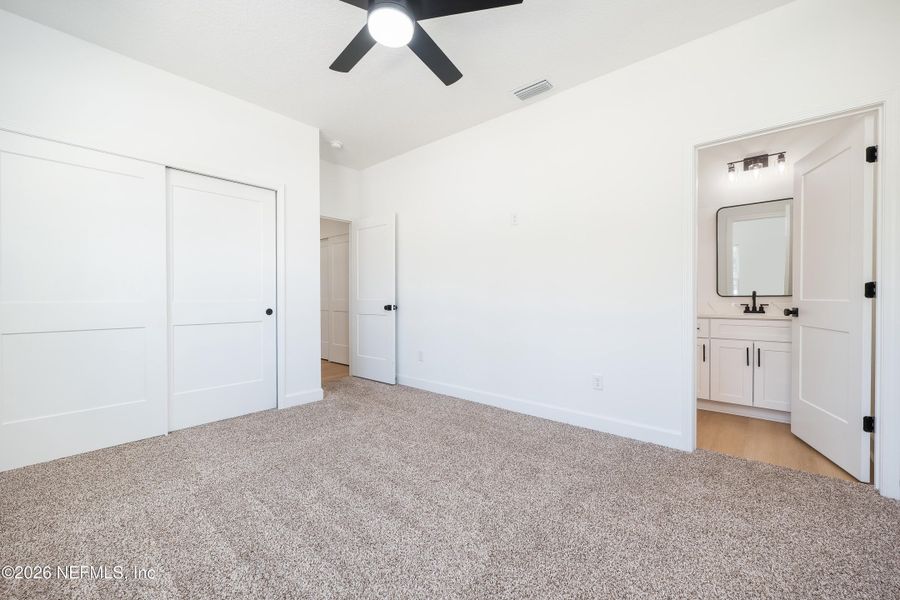 Spacious, unfurnished interior of a new home in , Palatka (Image 14).