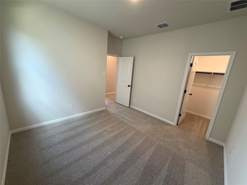 Spacious, unfurnished interior of a new home in Lariat, Liberty Hill (Image 27).