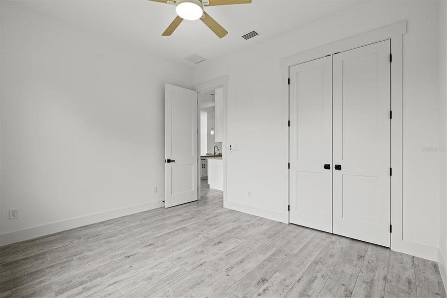 Spacious, unfurnished interior of a new home in , Englewood (Image 35).