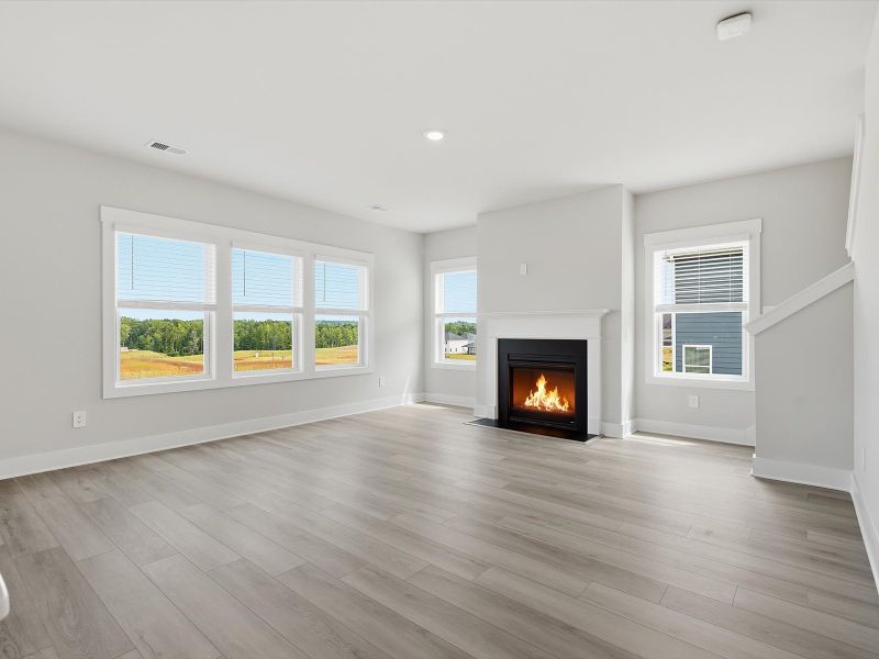 Spacious, unfurnished interior of a new home in Ashby Woods, Boiling Springs (Image 15).