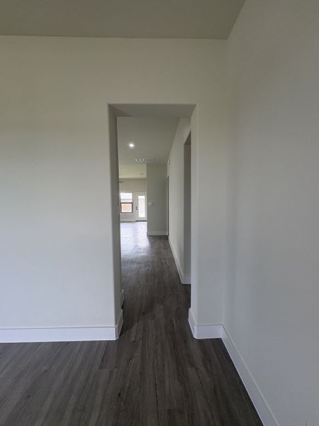 Spacious, unfurnished interior of a new home in Stillwater Lake Estates, Godley (Image 10).
