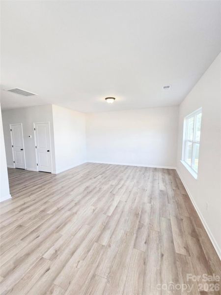 Spacious, unfurnished interior of a new home in Cedar Meadows, Monroe (Image 10).