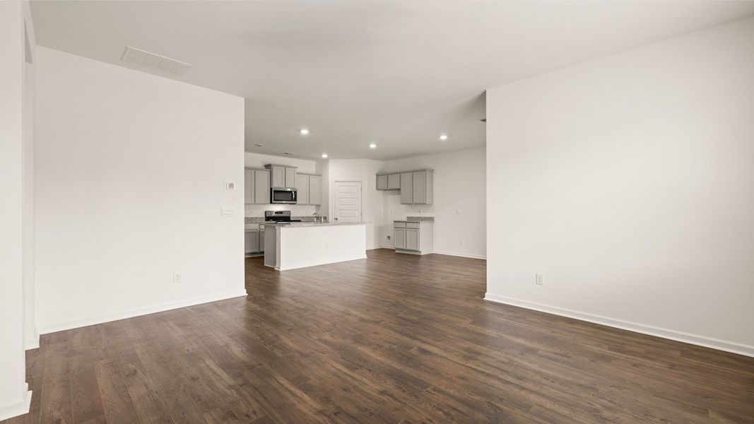 Spacious, unfurnished interior of a new home in The Abbey at Trolley Run Station, Aiken (Image 30).