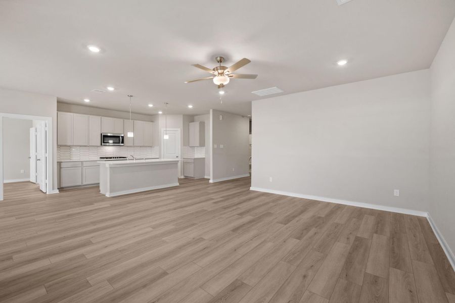 Spacious, unfurnished interior of a new home in Windrose Green 50', Angleton (Image 17).