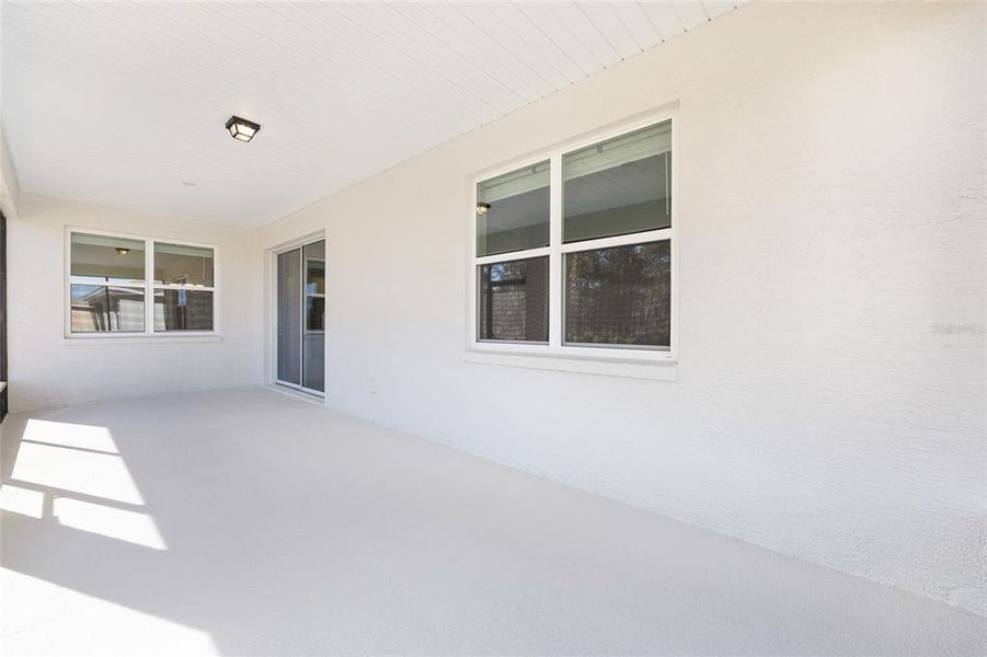 Exterior details and patio area of a home in , Ocala (Image 4).