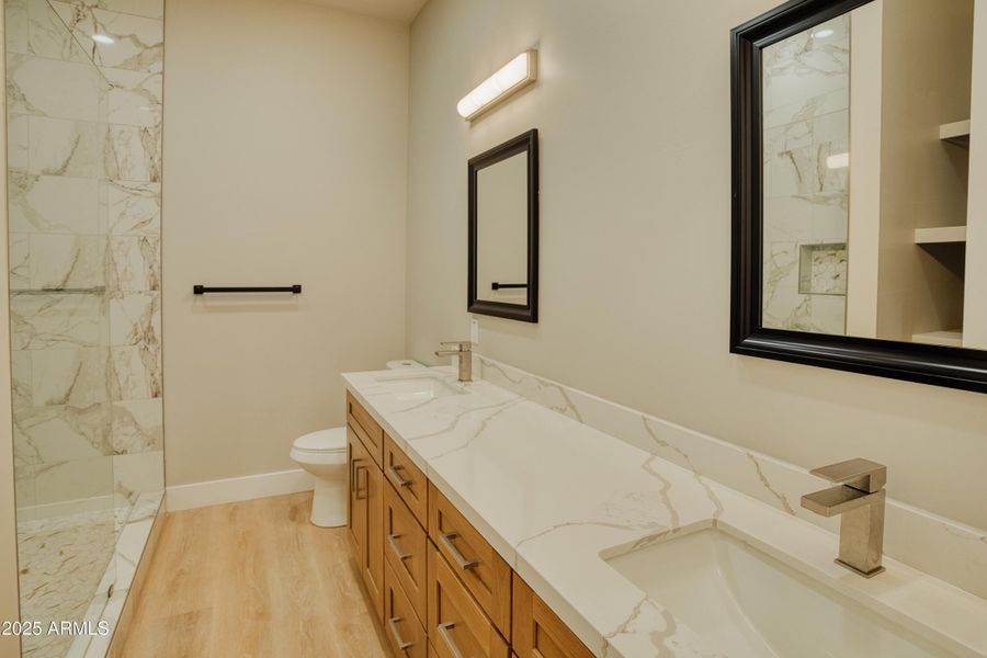 Luxuroius Master Bath