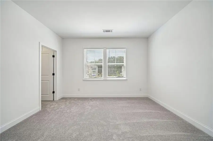 Spacious, unfurnished interior of a new home in Auburn Glen, Dacula (Image 32).