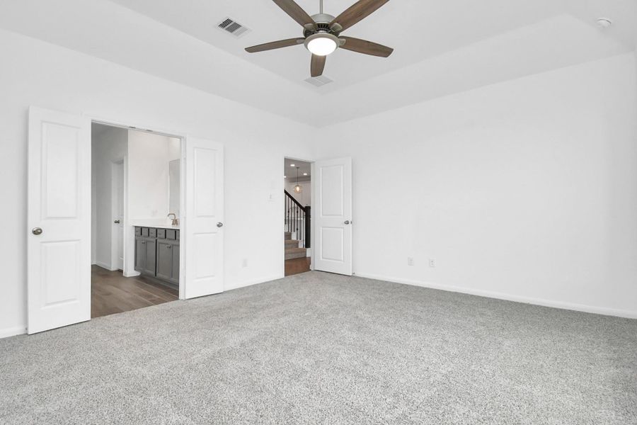 Spacious, unfurnished interior of a new home in Sunterra, Katy (Image 12).