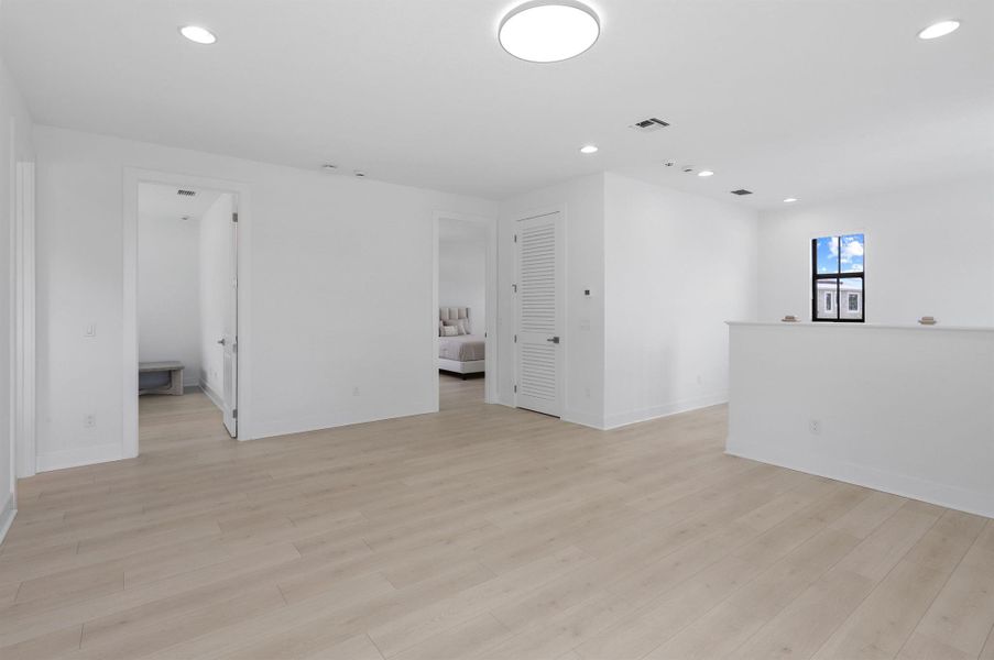 Spacious, unfurnished interior of a new home in Artistry Palm Beach, Palm Beach Gardens (Image 21).