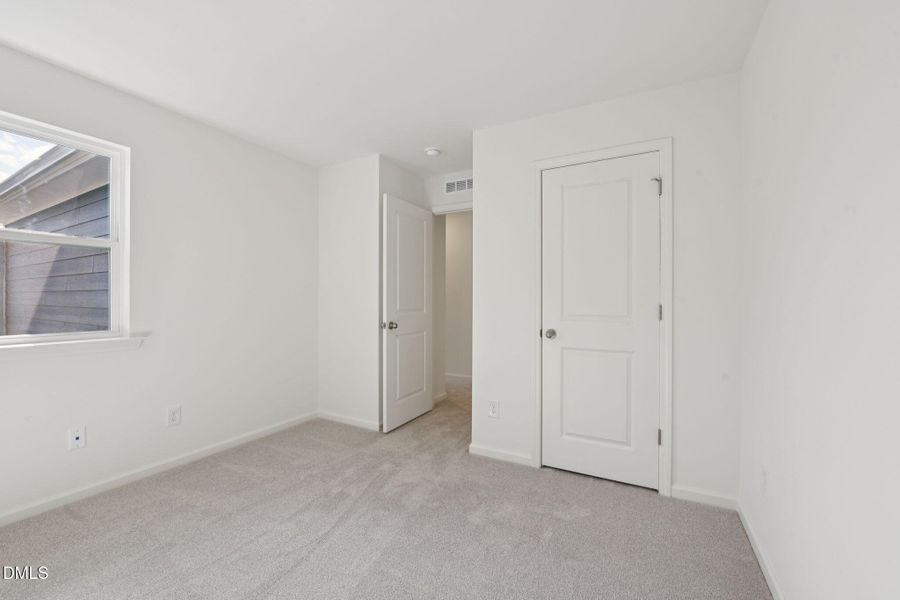 22-web-or-mls-2027 Oakdale Dr-S3103-022