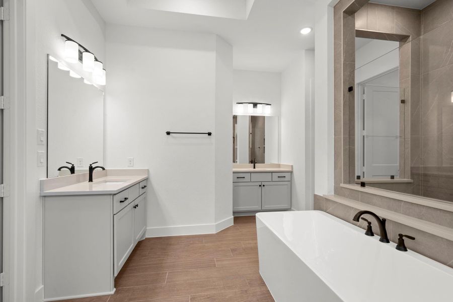 Furnished interior view inside a new home in Evergreen, Conroe (Image 12).