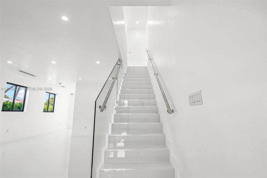 Spacious, unfurnished interior of a new home in , Miami (Image 35).
