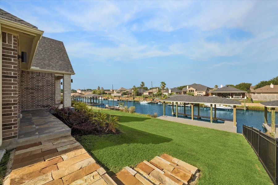 Exterior details and patio area of a home in , Kemah (Image 27).