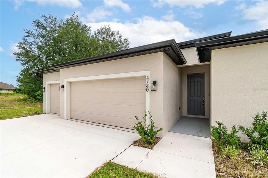Exterior details and patio area of a home in , Ocala (Image 3).