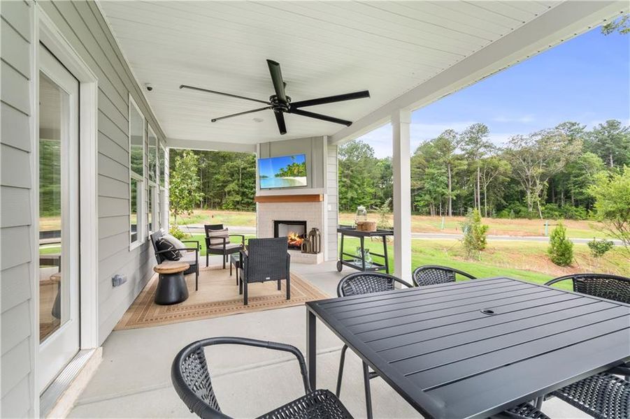 Exterior details and patio area of a home in Hamilton Lakes, Lawrenceville (Image 30).