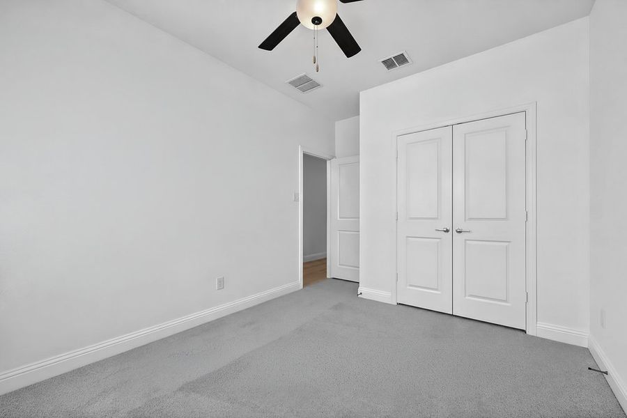 Spacious, unfurnished interior of a new home in Madero 50s, Fort Worth (Image 21).