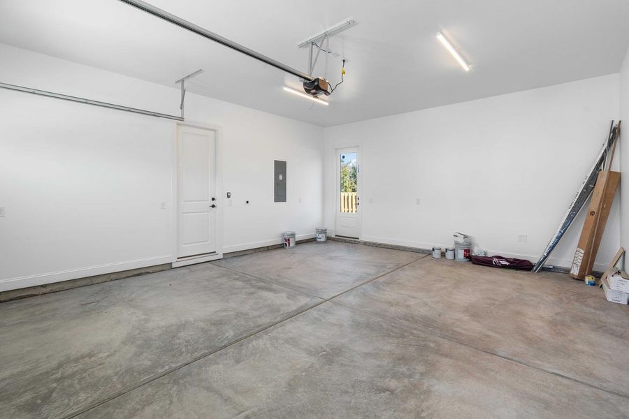 Spacious, unfurnished interior of a new home in , Johns Island (Image 52).