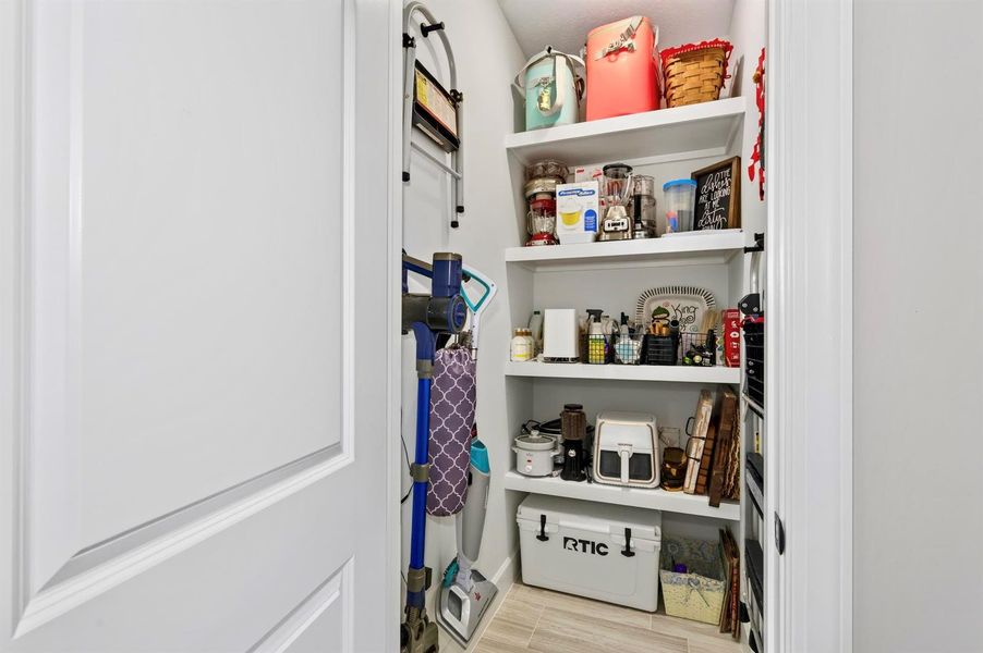 3862 496 Pantry 2 3862 496 Pantry 2