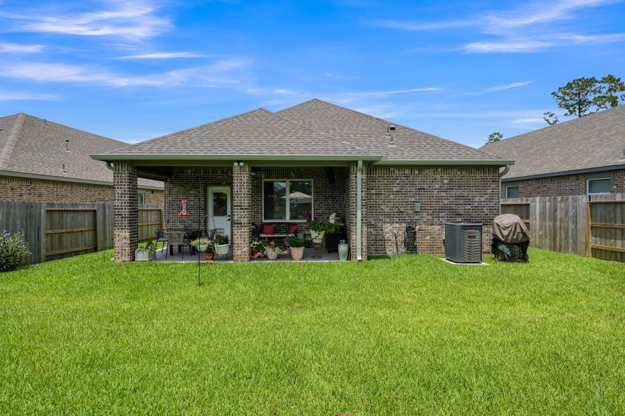 Spacious covered patio. Spacious covered patio.