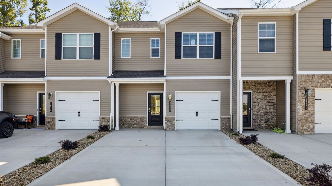 Exterior details and patio area of a home in Cherokee Crossing, Kodak (Image 1).