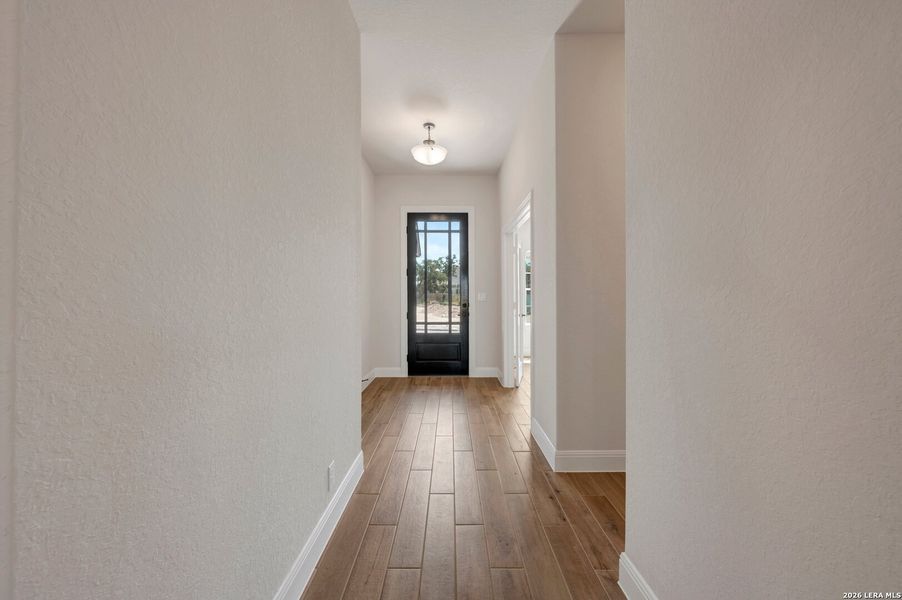 Spacious, unfurnished interior of a new home in Davis Ranch 50', San Antonio (Image 45).