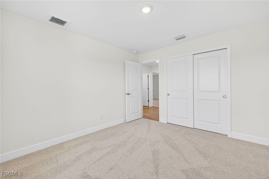 Spacious, unfurnished interior of a new home in Cape Coral, Cape Coral (Image 33).