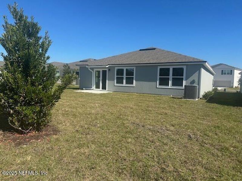 Exterior details and patio area of a home in Rookery, Green Cove Springs (Image 3).