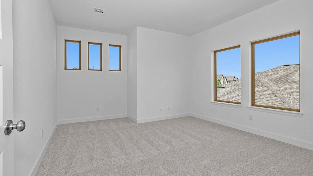 Spacious, unfurnished interior of a new home in Elyson, Katy (Image 9).