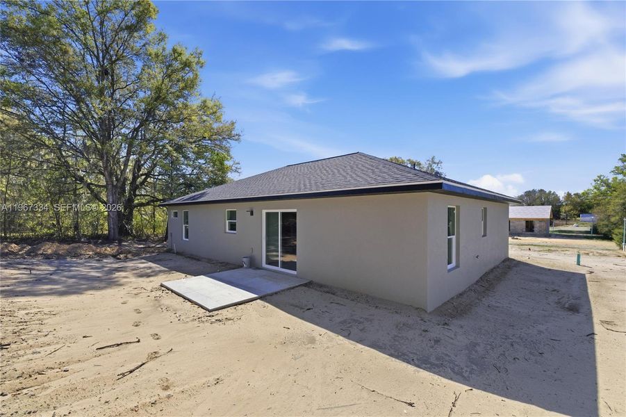 Exterior details and patio area of a home in , Dunnellon (Image 2). Exterior details and patio area of a home in , Dunnellon (Image 2).