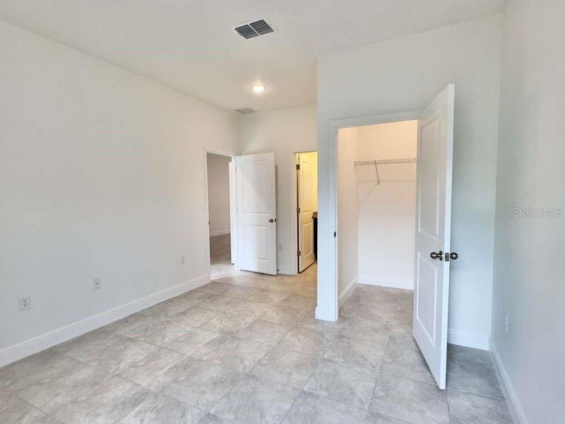 Spacious, unfurnished interior of a new home in , Ocala (Image 44).