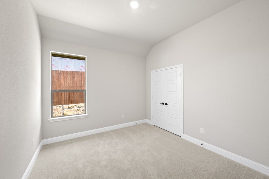 Spacious, unfurnished interior of a new home in Waterford Park, Weatherford (Image 23).