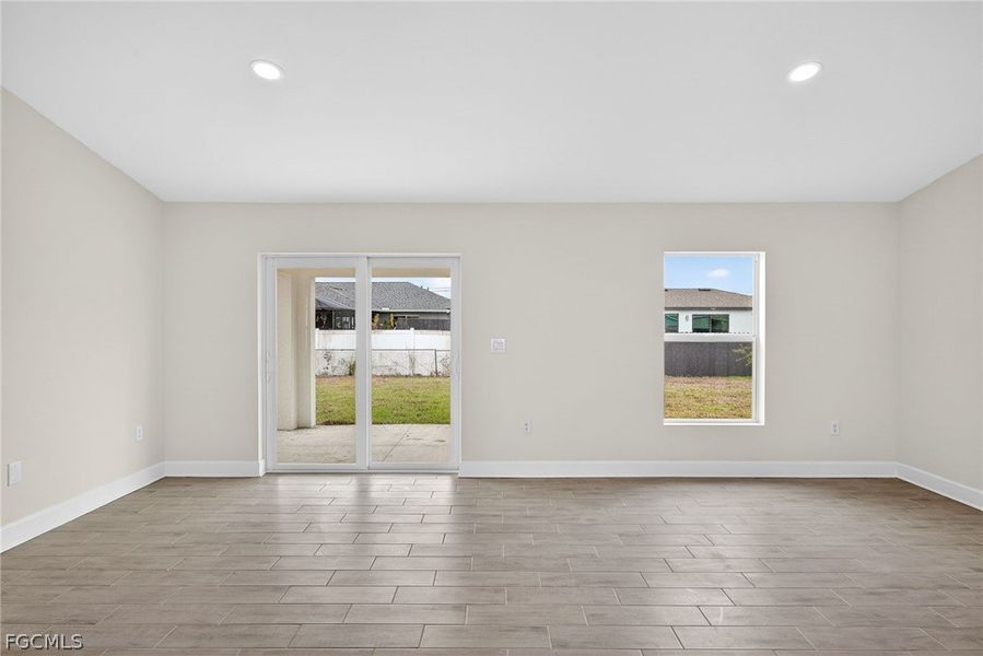 Spacious, unfurnished interior of a new home in Cape Coral, Cape Coral (Image 16).